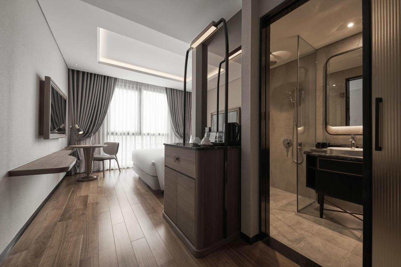 Hotel La Siesta Premium Saigon Ciudad Ho Chi Minh  Exterior foto A room at the hotel